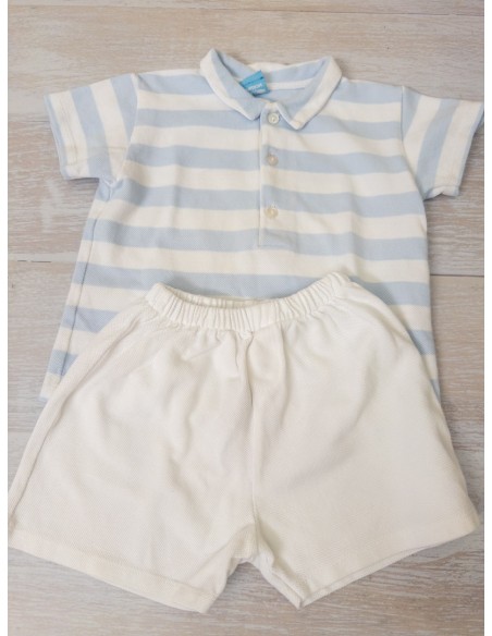 set short blanco y top tipo polo rayas celestes