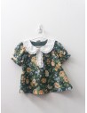 blusa verde con flores amarillas y cuello blanco