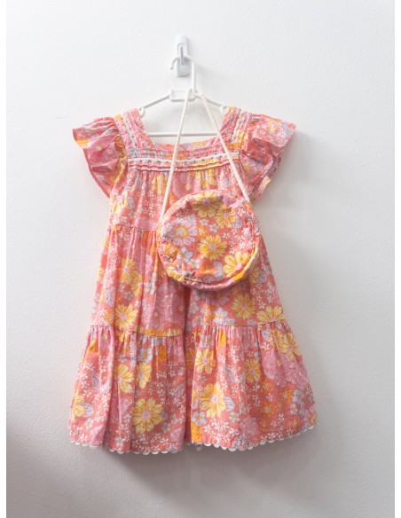 vestido rosado con flores amarillas con cartera