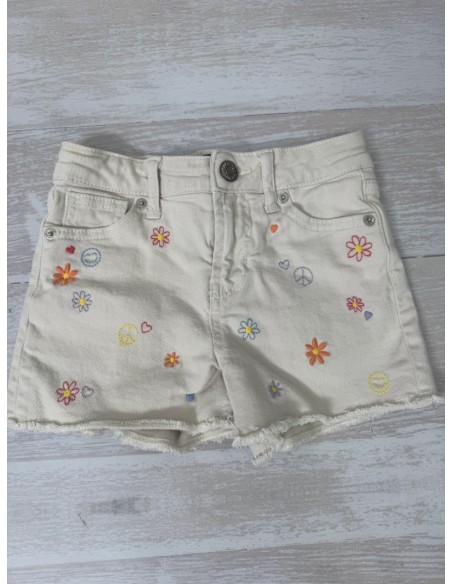 short beige con dibujos bordados