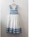 vestido blanco con franjas celeste