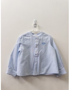 camisa celestes con logo azul