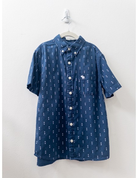 camisa manga corta azul con diseno blanco