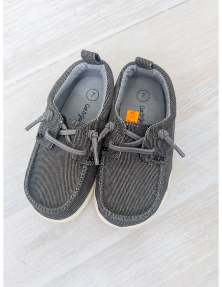 zapatos grises