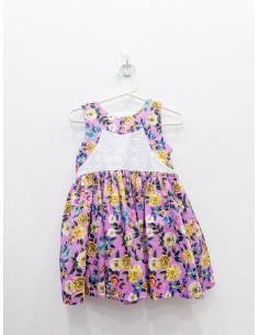 vestido morado con flores azules y pecho blanco