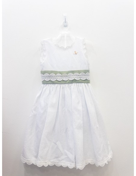 vestido blanco con fajin verde