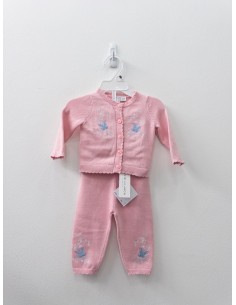 set pantalon  y sueter tejidos rosado con mariposas azules, nuevo