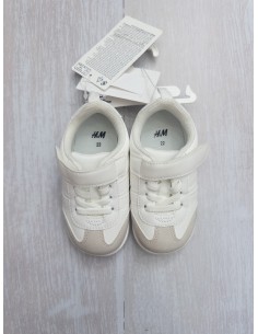 sneakers blancos con beige