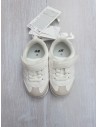 sneakers blancos con beige