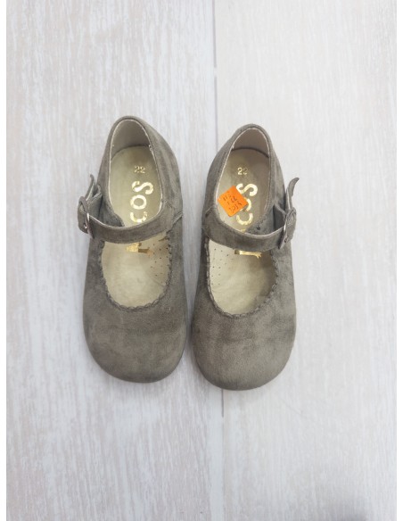 zapatos grises gamuza