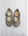 zapatos grises gamuza