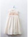 vestido beige con detalles rosados