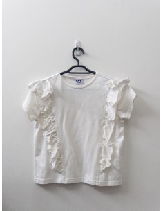 top blanco con vuelos