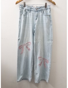 jean celeste con lazos rosadas