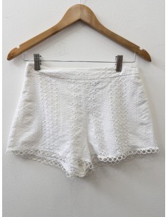 short blanco con encaje
