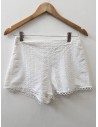 short blanco con encaje