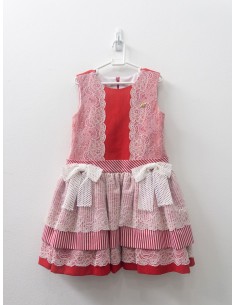 vestido rojo con encaje beige