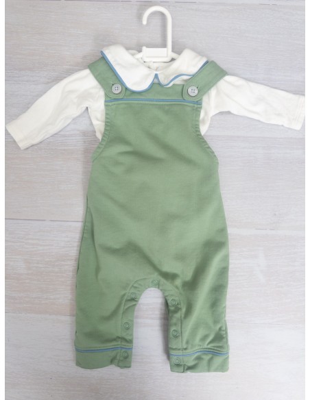 set top blanco y enterizo verde, con detalles azules