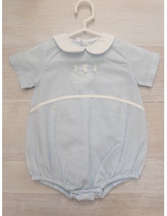 enterizo celeste con cuello y cinta pecho blanca