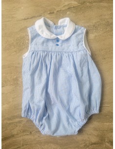 enterizo blanco con cuadritos azules