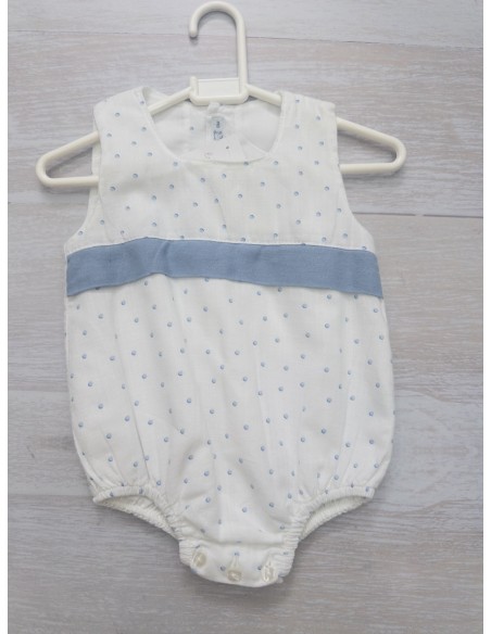 enterizo blanco con bolitas celestes y cinton celeste