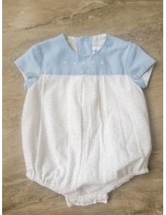 enterizo blanco con bolitas celestes y pecho celeste
