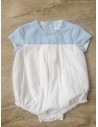 enterizo blanco con bolitas celestes y pecho celeste