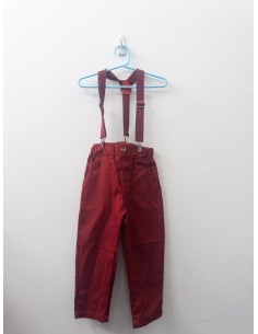pantalon rojo con tirantes