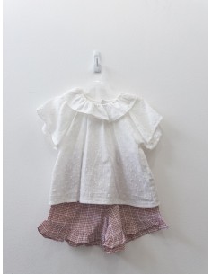 set short cuadros rojos y top blanco
