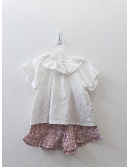 set short cuadros rojos y top blanco