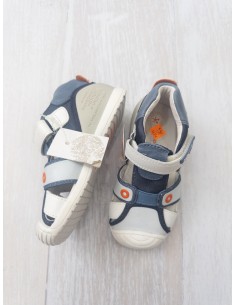 zapatillas blancas con azul