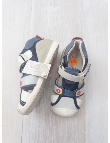 zapatillas blancas con azul