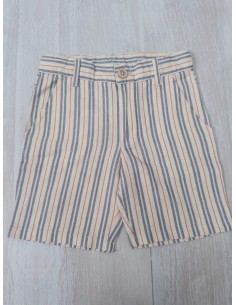 short beige con rayas azules y rojas