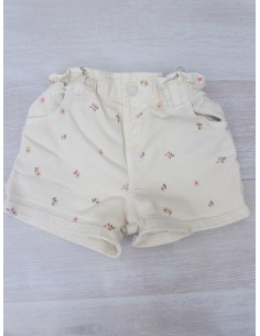 short beige con florcitas