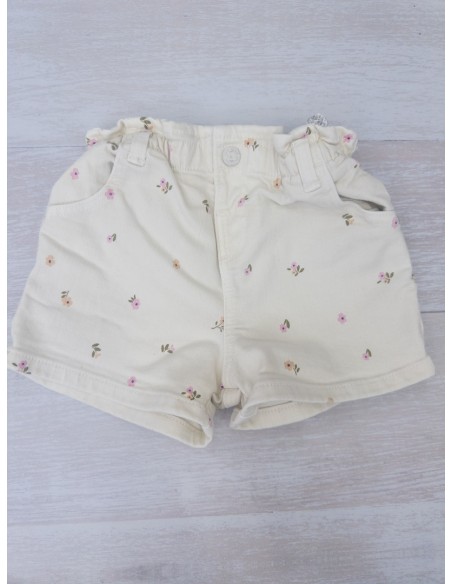 short beige con florcitas