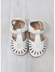 sandalias blancas nuevas