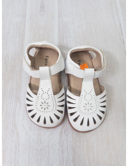 sandalias blancas nuevas