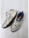 sneakers gris con plateado