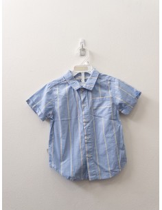 camisa celeste con rayas amarillas