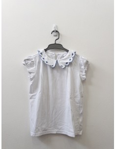 set blusa blanco con detalle azul en cuello y falda de hojas azules con blanco