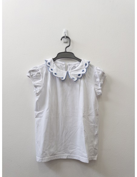 set blusa blanco con detalle azul en cuello y falda de hojas azules con blanco