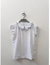 set blusa blanco con detalle azul en cuello y falda de hojas azules con blanco