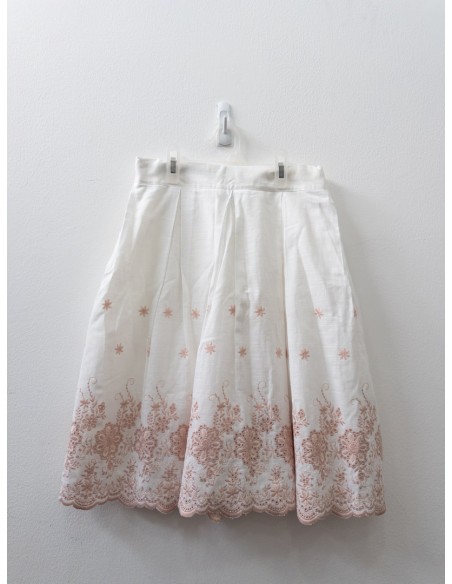 set falda y blusa de lino con detalles de flores rosadas