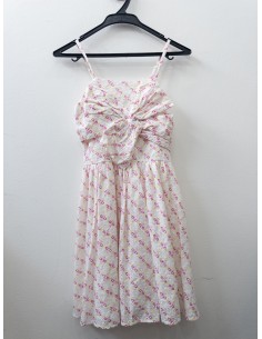 vestido blanco con circulos rosados y verde limon
