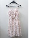 vestido blanco con circulos rosados y verde limon
