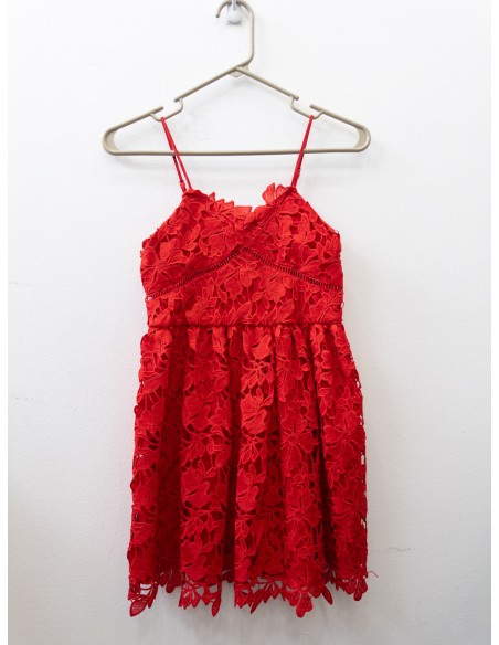 vestido rojo de encajes flores