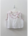 top blanco con falda de flores rosadas