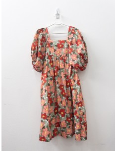vestido flores rojas y coral con hojas verdes