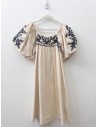 vestido beige con bordado negro