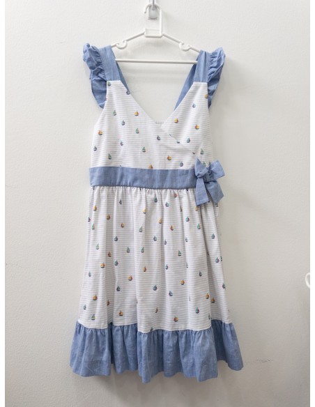 vestido blanco con detalles azules con barquitos